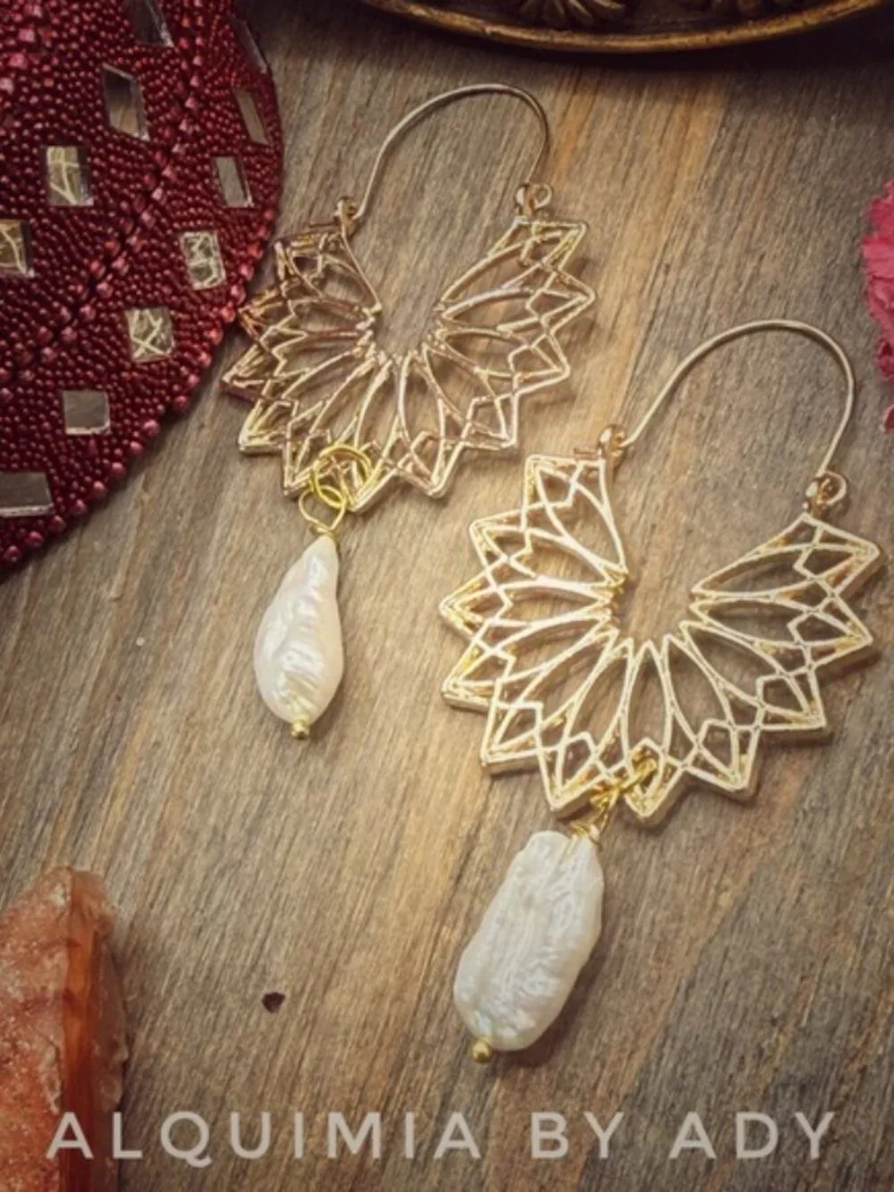 GITANA STATEMENT GOLD EARRINGS + BIG NATURAL BAROQUE PEARLS - Picture 1 of 5
